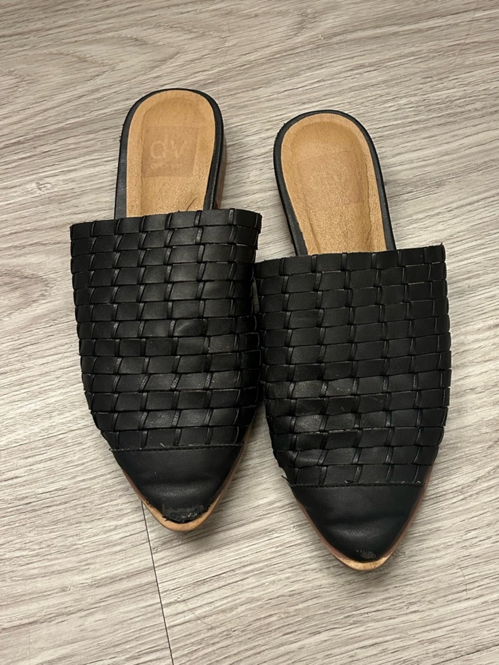 Black Dolce Vita flats